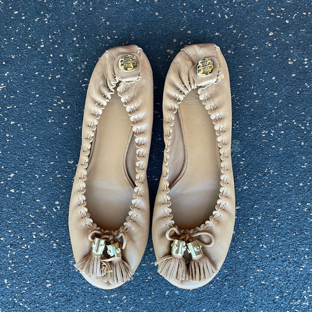 Tory Burch Reese Leather Tassel Ballet Flats. Cognac/tan size 8.5